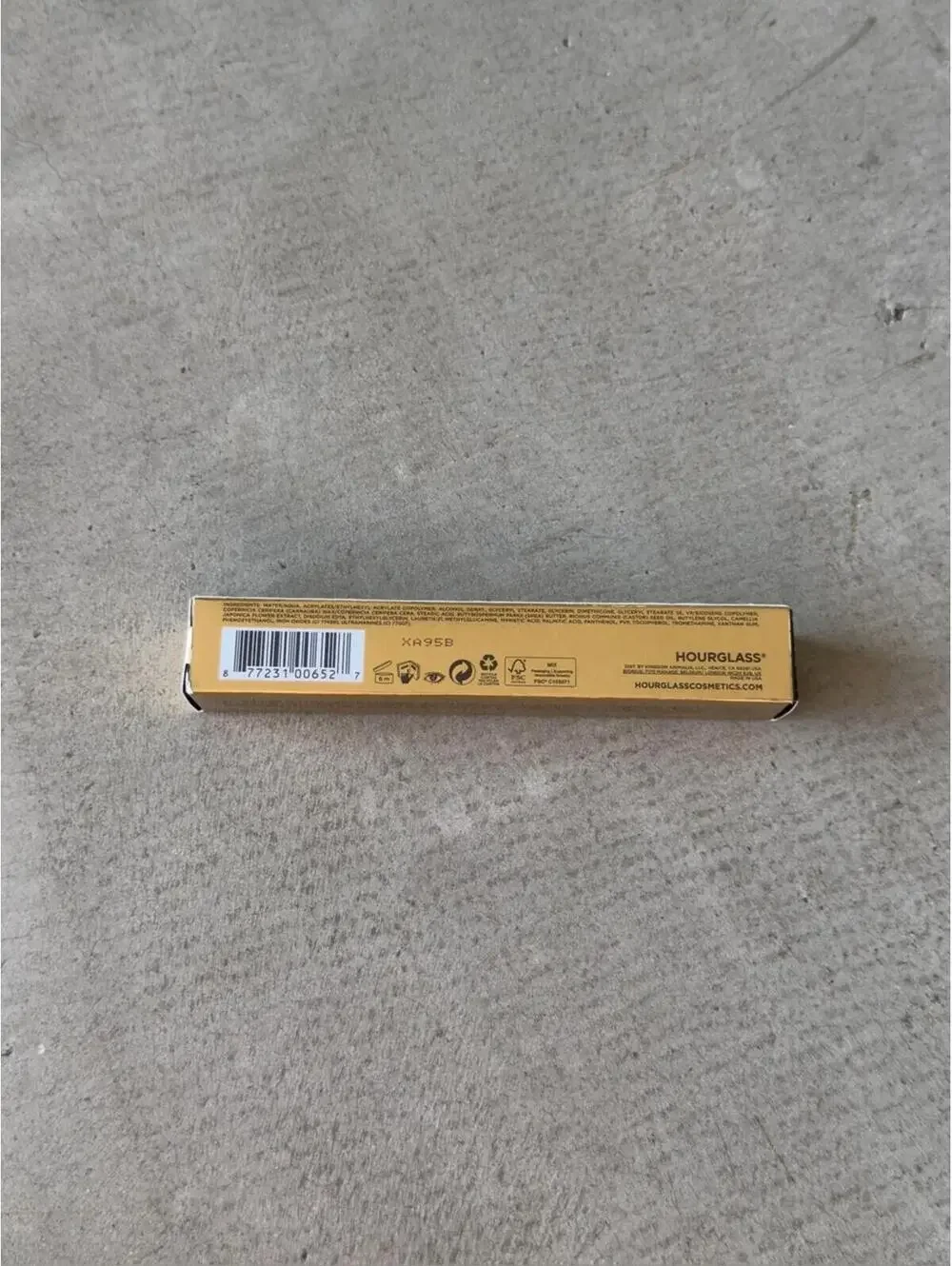 Hourglass / Unlocked Tubing Mascara / Ultra Black NIB